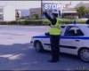Полицай спира моторист