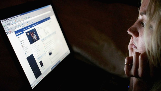 Топ 10 лъжите във "Facebook, с които избиваме комплекси